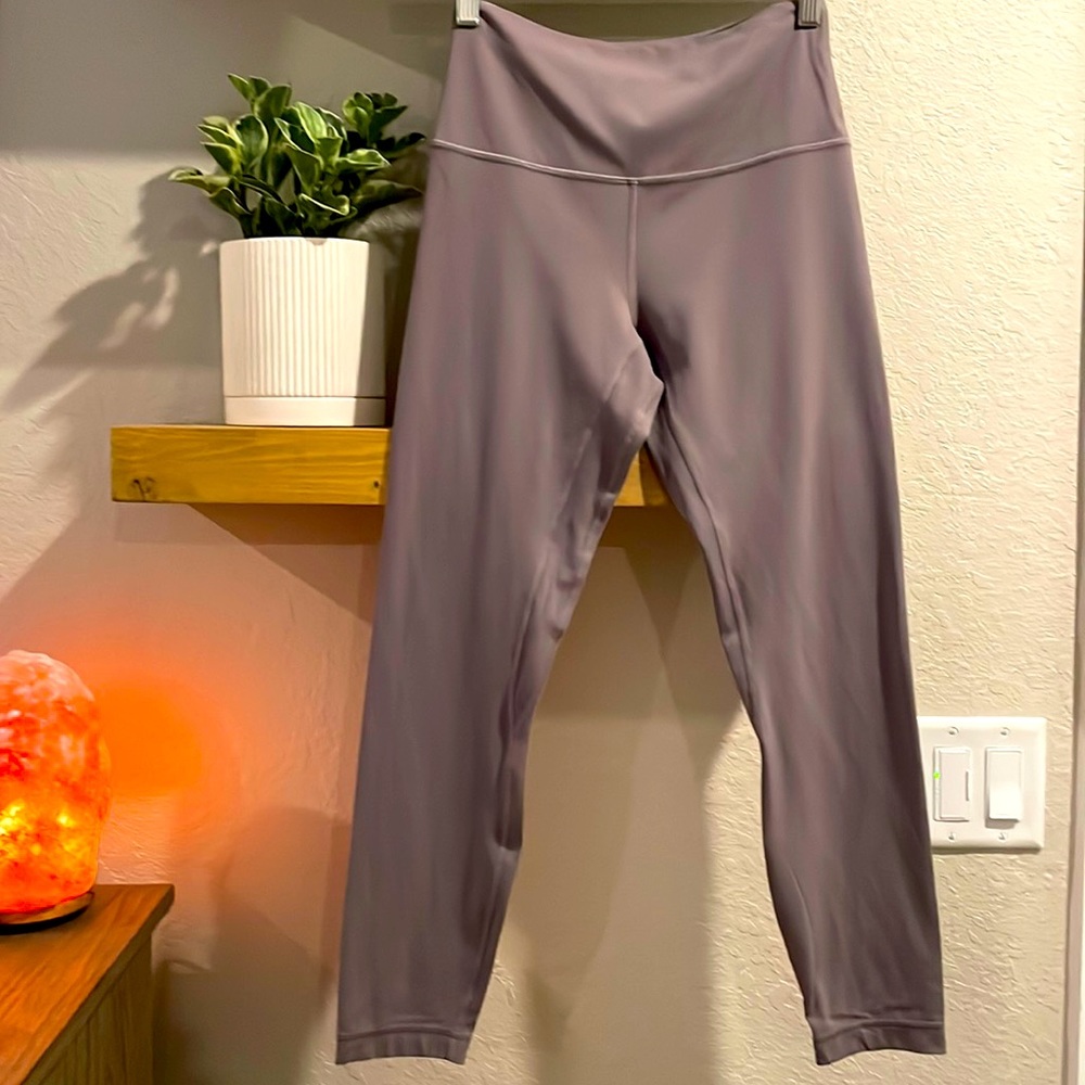 Lululemon Align 25”. Size 6